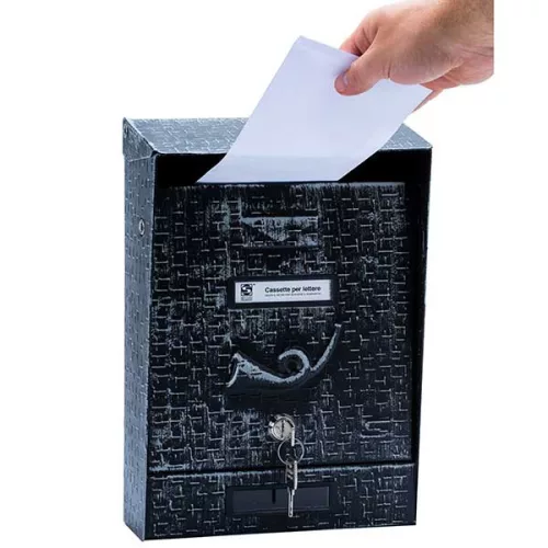 Silmec Prima kerítésen kívüli postaláda